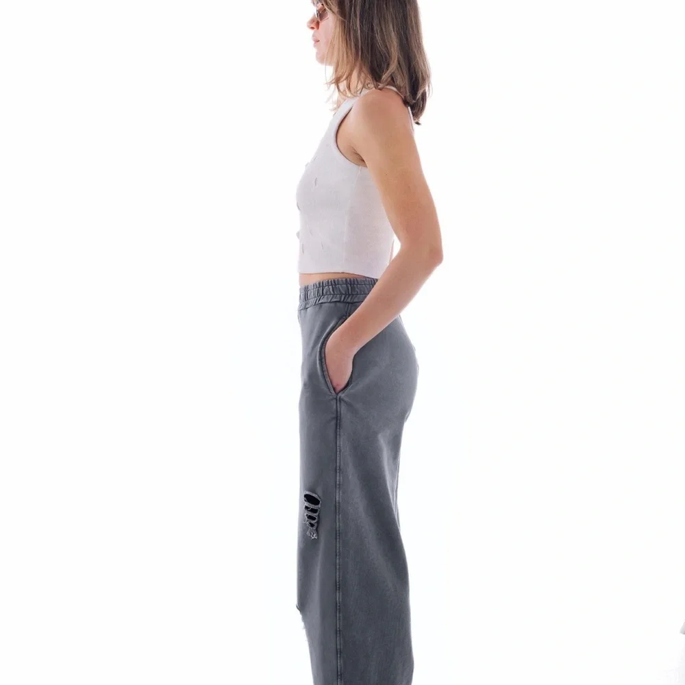 Wide Leg Distressed Women's Jeans - Charcoal Gray - Picture 4 of 7